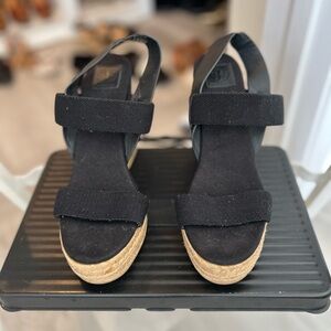 NEW Never worn Tory Burch Wedges